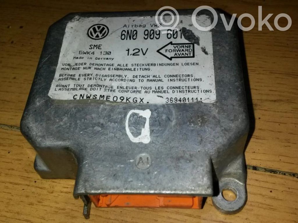 Volkswagen PASSAT B4 Unitate/modul de comandă airbaguri 