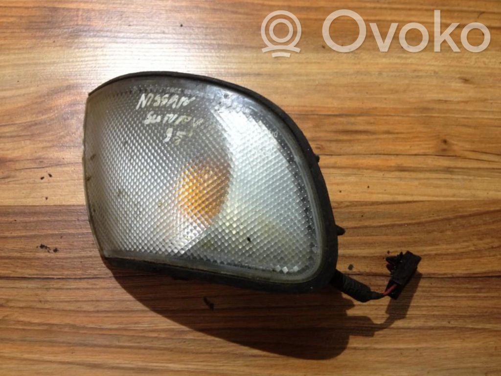 Nissan Sunny Indicatore di direzione anteriore 