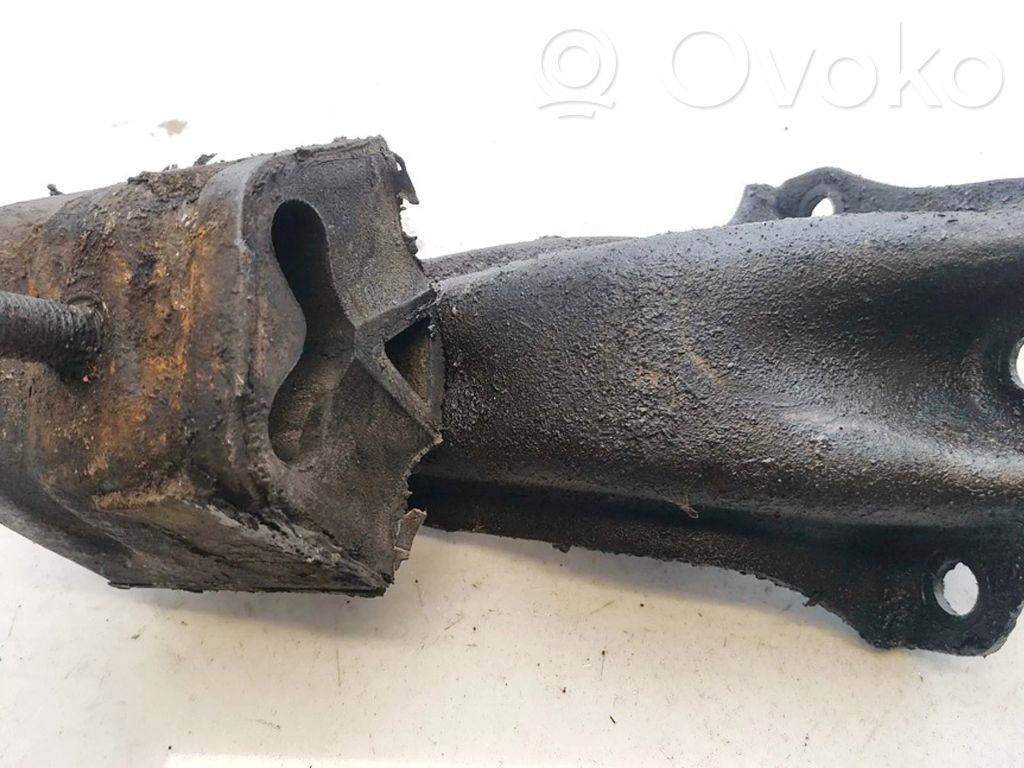 Volkswagen PASSAT B2 Engine mount bracket