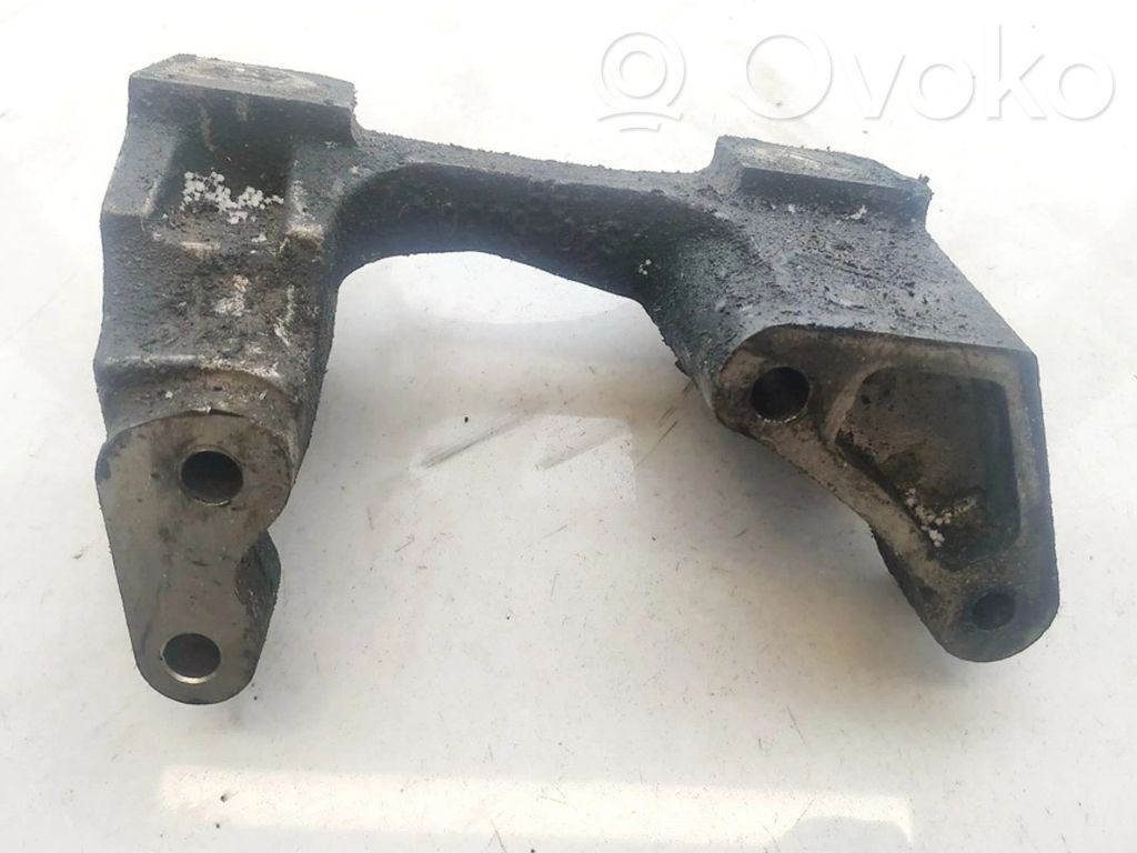 Ford Focus Engine mounting bracket 