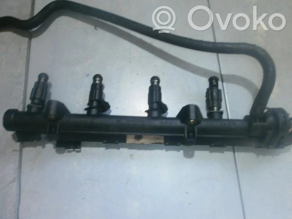 Volkswagen Polo III 6N 6N2 6NF Listwa wtryskowa 
