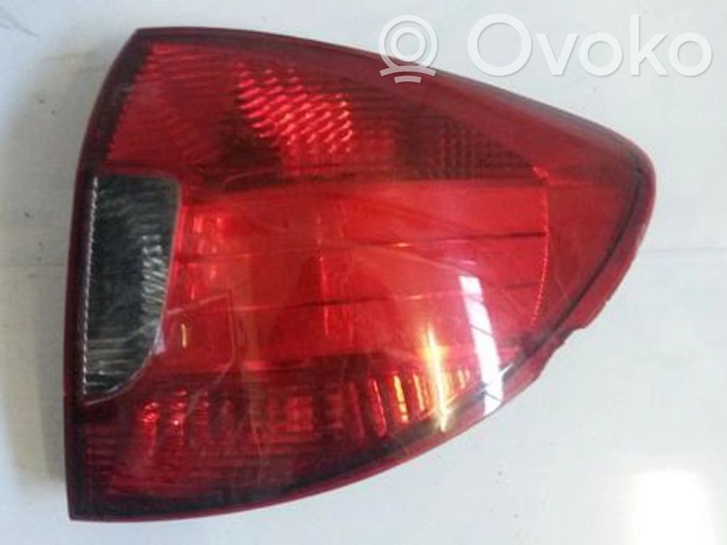 KIA Rio Feux arrière / postérieurs