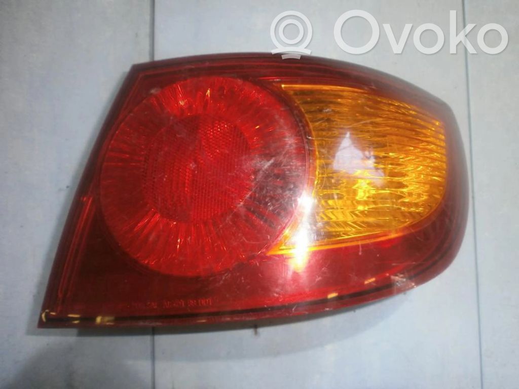Hyundai Elantra Luci posteriori