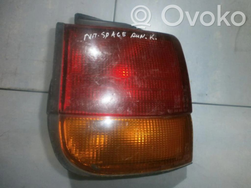 Mitsubishi Space Runner Luci posteriori 