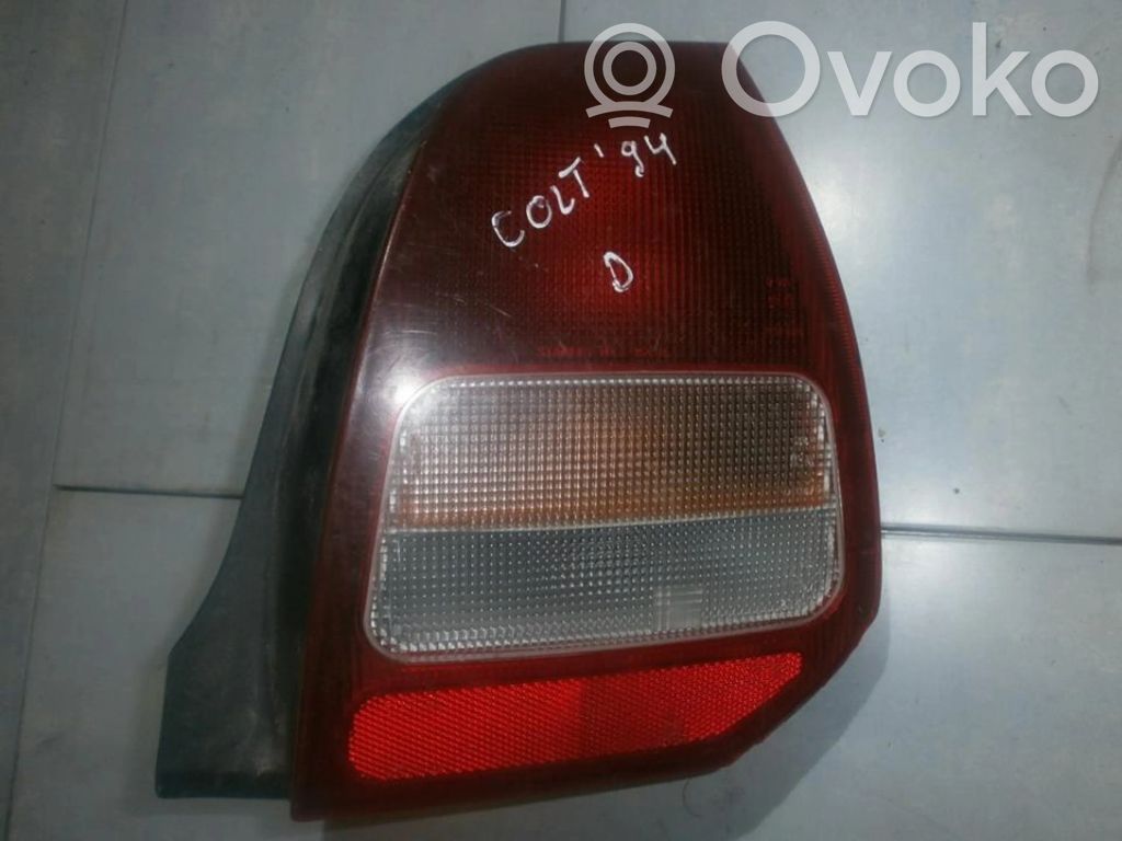 Mitsubishi Colt Luci posteriori 