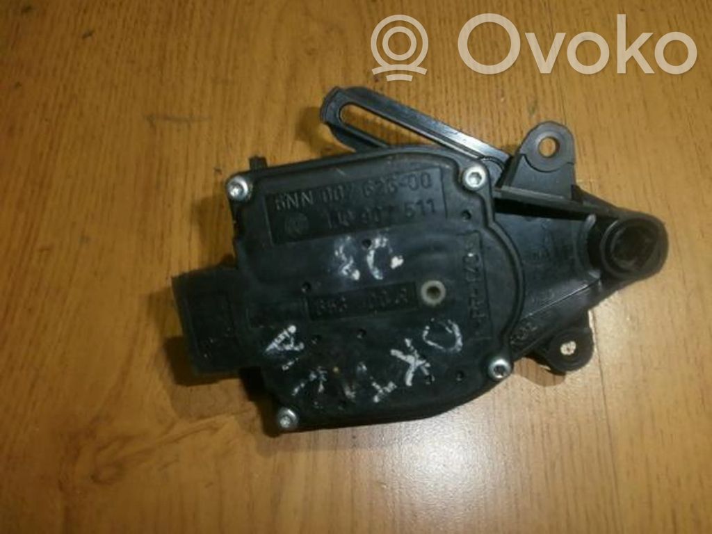 Volkswagen Golf IV Motor/actuator clapetă aer