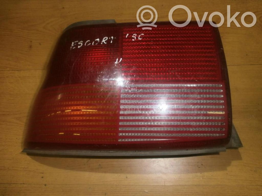 Ford Escort Lampă spate în caroserie 