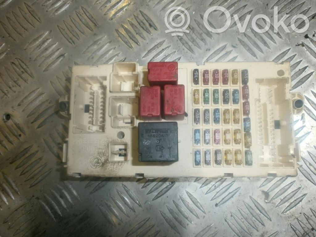 Fiat Stilo Skrzynka bezpieczników / Komplet 