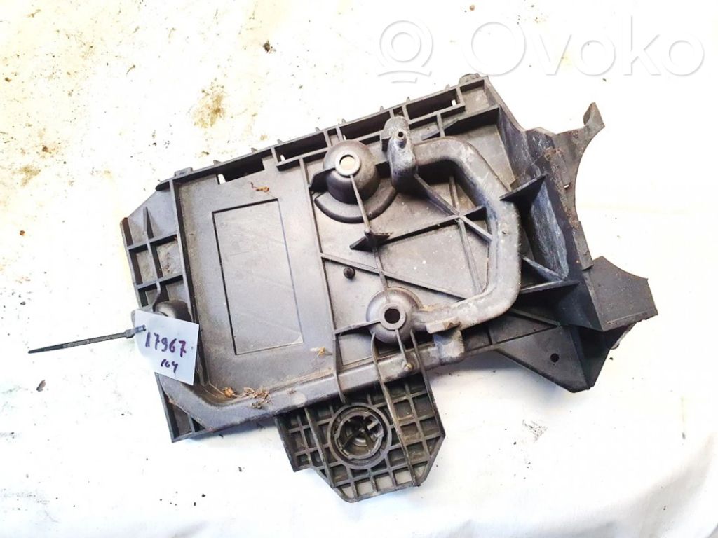 Citroen C5 Akkulaatikon alusta 