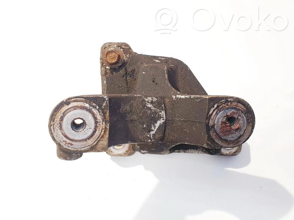 Honda CR-V Engine mounting bracket 