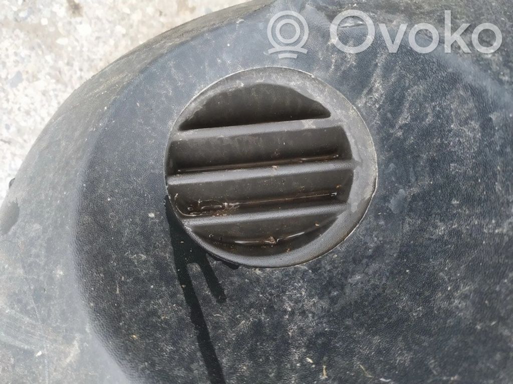 Unteres Gitter dreiteilig vorne