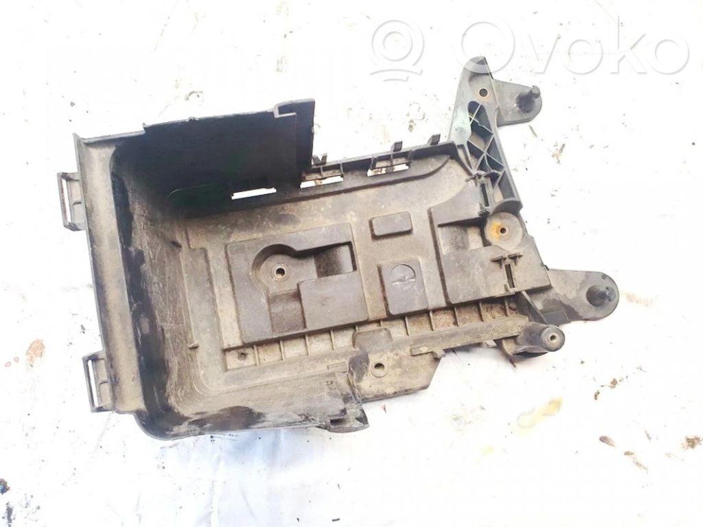 Volkswagen Touran I Vassoio scatola della batteria