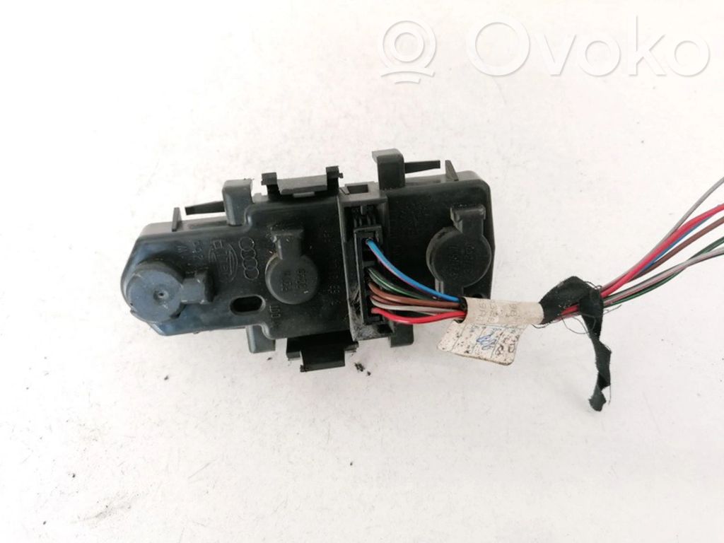 Audi A6 S6 C5 4B Portalampada fanale posteriore 