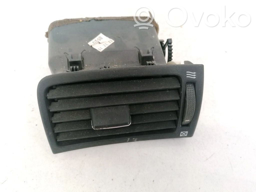 Toyota Avensis T250 Griglia di ventilazione centrale cruscotto 