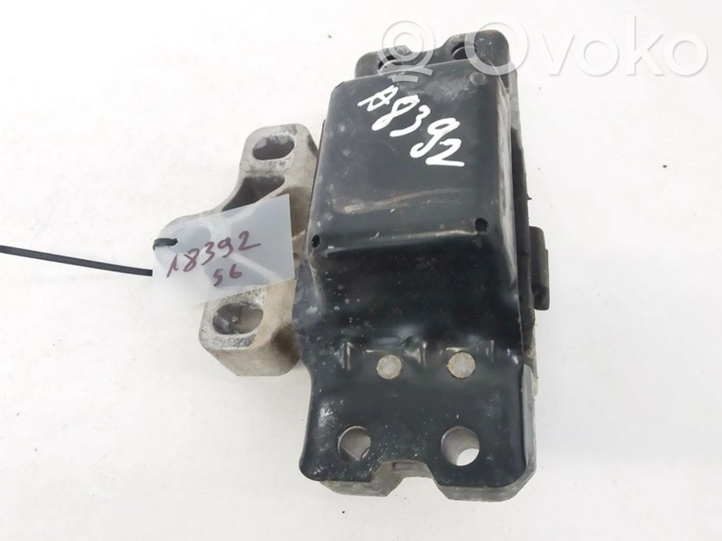 Volkswagen PASSAT B6 Engine mount bracket 