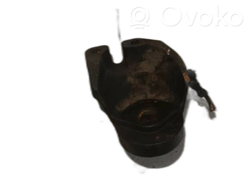 Engine mounting bracket   Y99