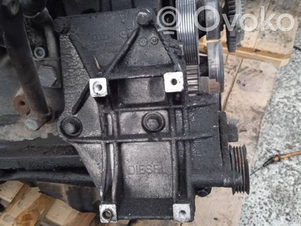 Volkswagen PASSAT B5 Suport motor 