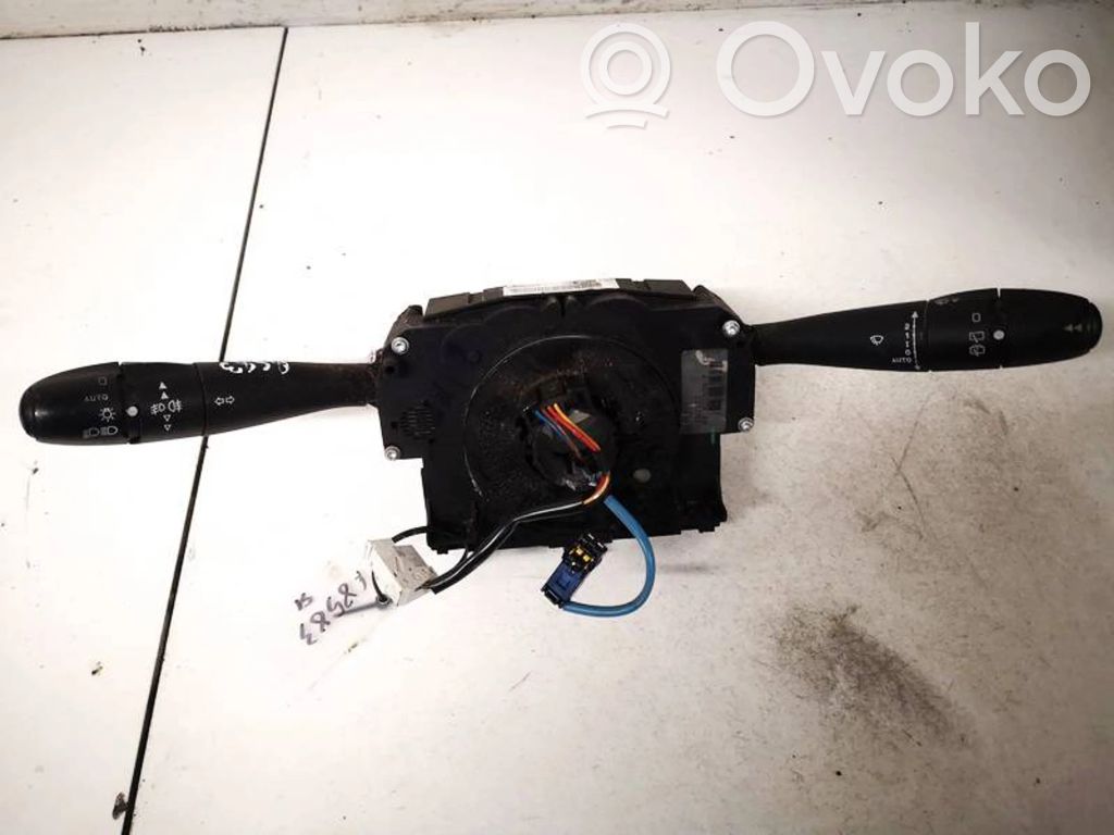 Peugeot 207 Interruptor/palanca de limpiador de luz de giro 