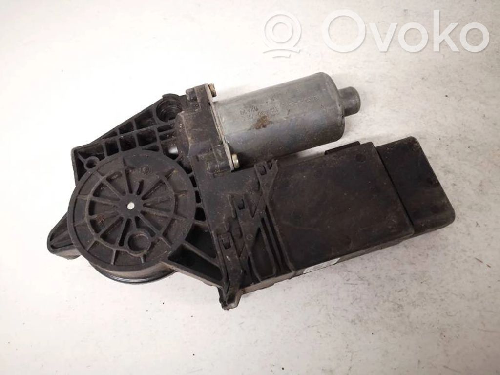 Volkswagen PASSAT B5 Silnik regulatora szyby drzwi przednich 