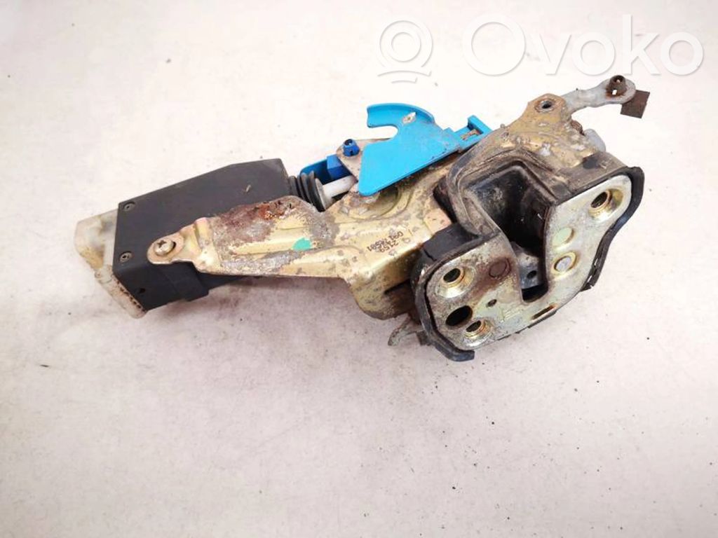 Opel Omega B1 Priekšpusē slēdzene 