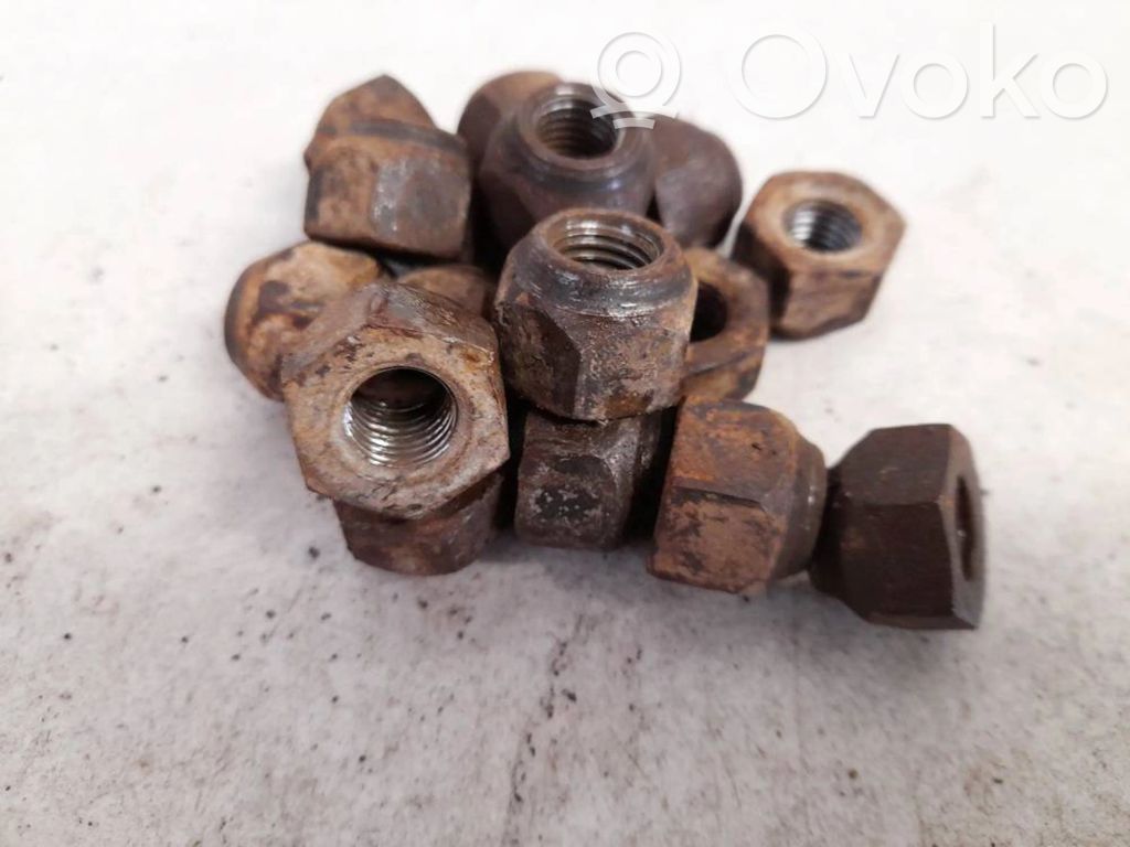 Tuercas/tornillos