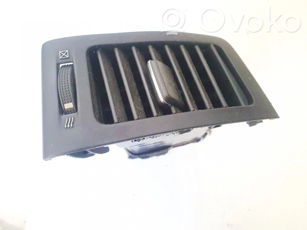Toyota Corolla Verso E121 Rejilla de ventilación central del panel 