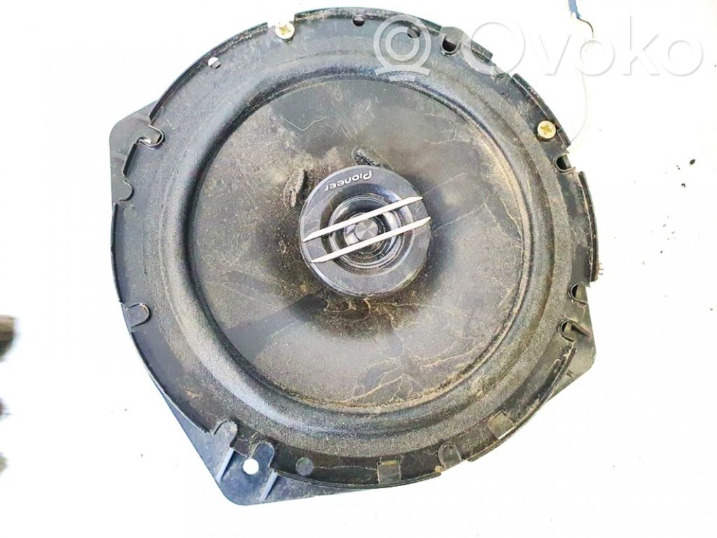 SsangYong Rexton Etuoven kaiutin 