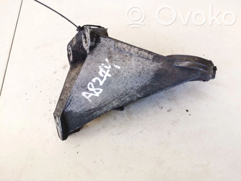 Volvo S80 Engine mounting bracket 