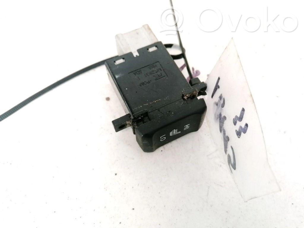 Interruptor de calefacción del asiento   M22831,M22831