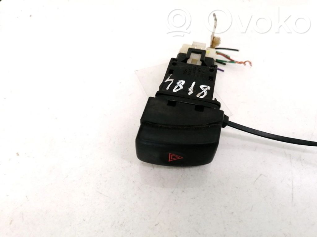 Subaru Legacy Botón interruptor de luz de peligro 