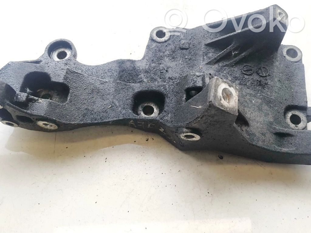 Volkswagen Polo IV 9N3 Supporto di montaggio del motore (usato)