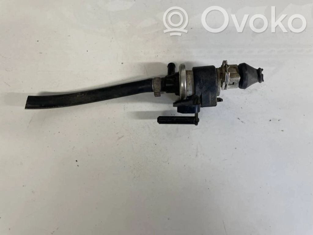 Audi 80 90 S2 B4 Solenoid supapă turbosuflantă 