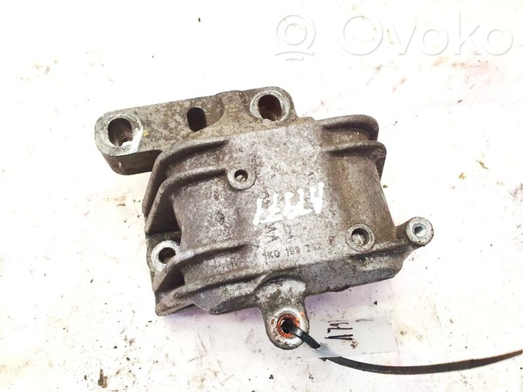 Volkswagen PASSAT B6 Supporto di montaggio del motore