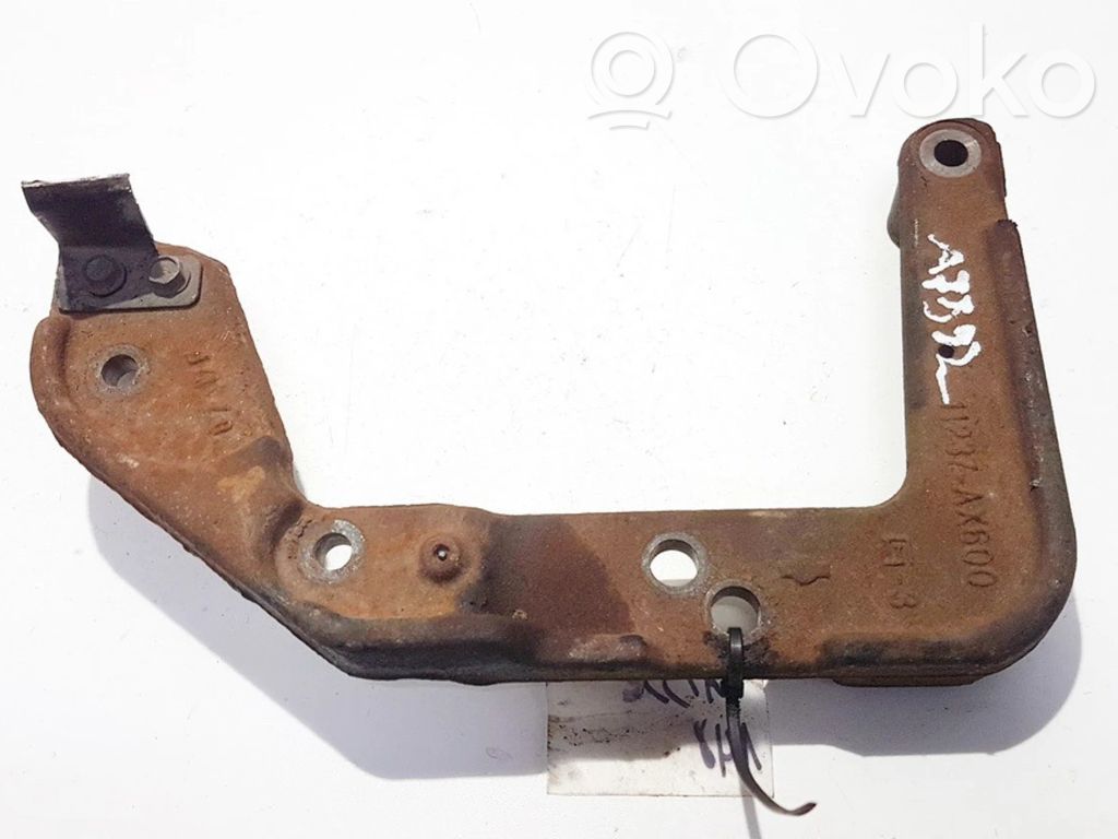 Nissan Note (E11) Engine mounting bracket 