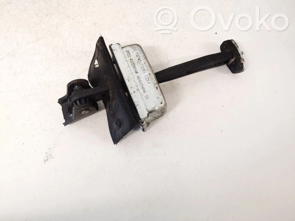 Ford Focus Etuoven pidätin 