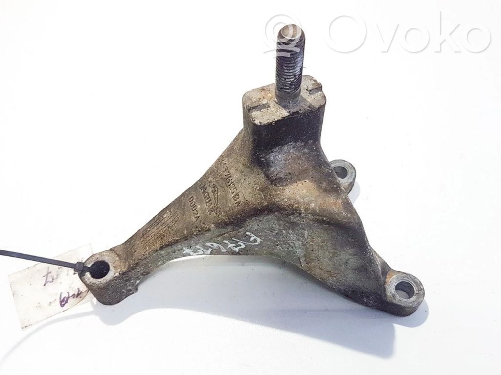 Jaguar X-Type Engine mounting bracket 