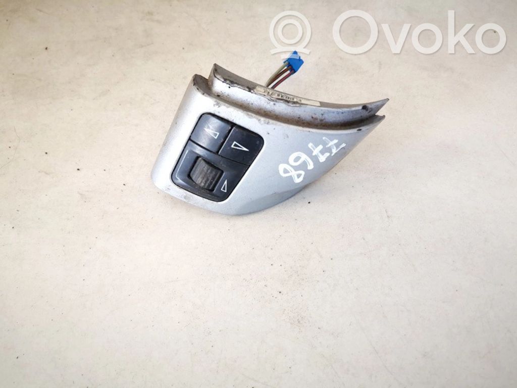 Audi A6 S6 C5 4B Przełącznik / Przycisk kierownicy 