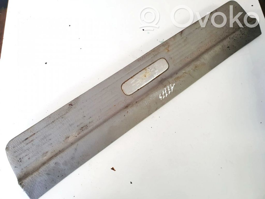 Mazda 626 Garniture marche-pieds avant