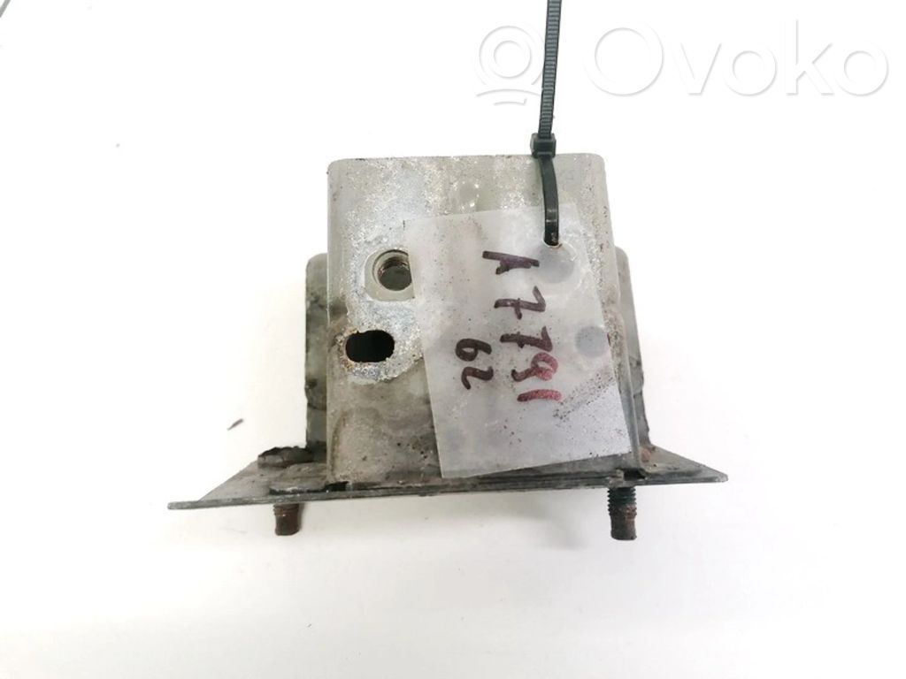 Nissan Primera Staffa di rinforzo montaggio del paraurti anteriore 