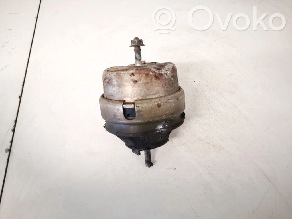 Volkswagen PASSAT B5 Supporto di montaggio del motore