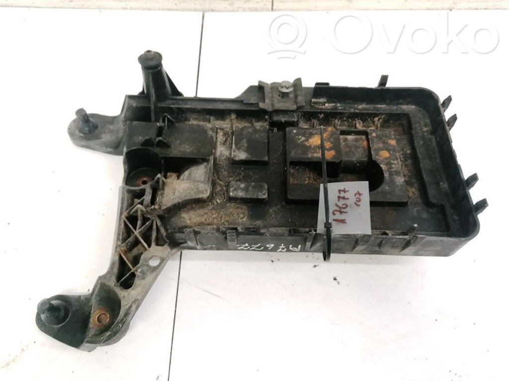 Volkswagen Touran I Vassoio scatola della batteria