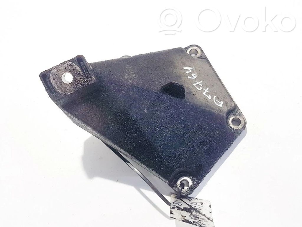 Engine mounting bracket   4B0199307F,4B0199307F