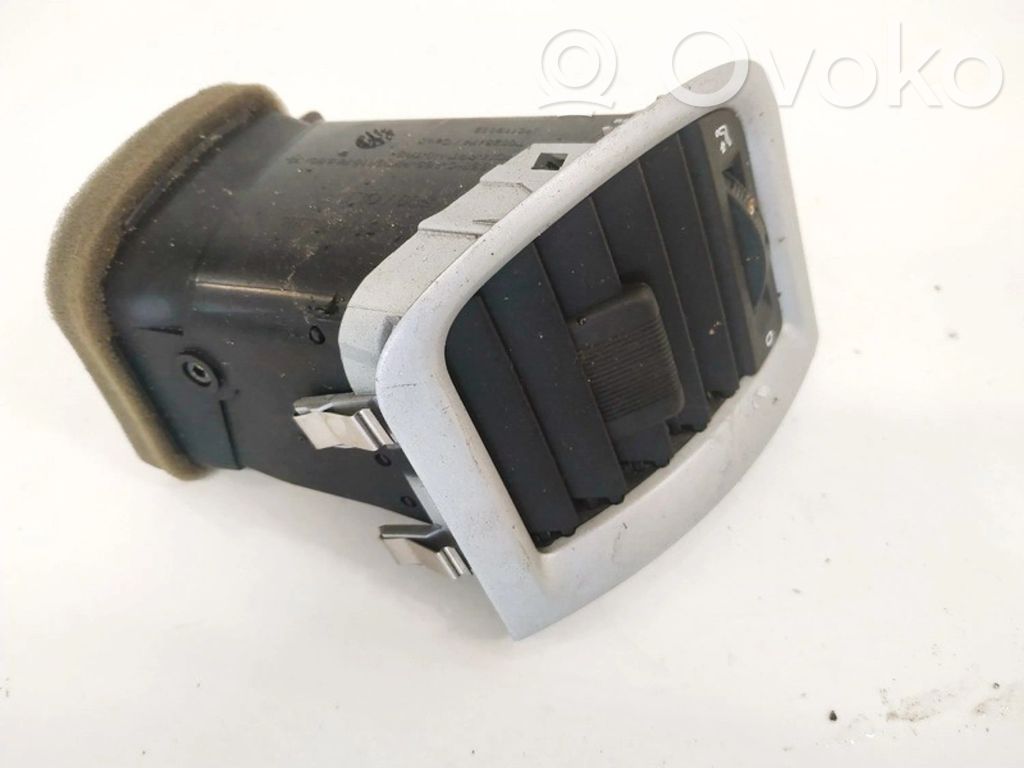 Skoda Fabia Mk2 (5J) Rejilla de ventilación central del panel 