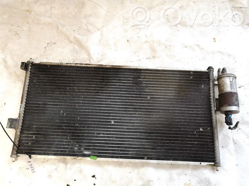 Nissan Almera Tino Skraplacz / Chłodnica klimatyzacji 