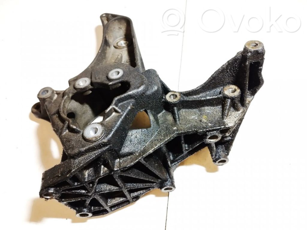 Renault Laguna I Engine mounting bracket 