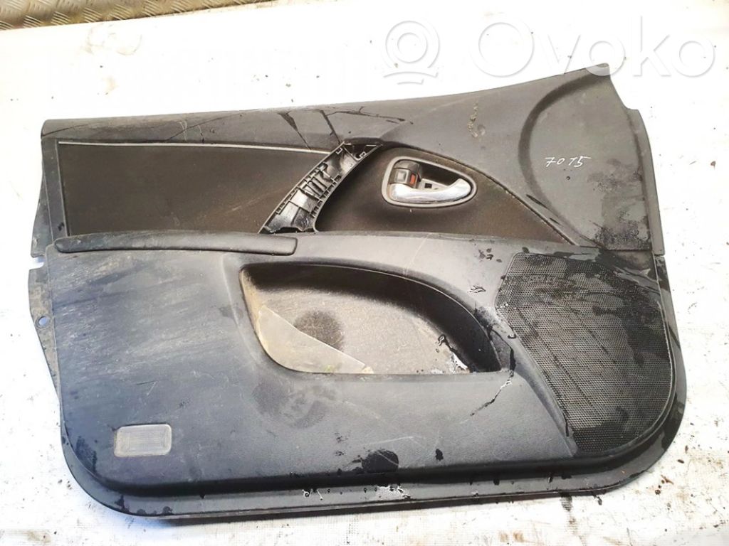 Toyota Avensis T270 Etuoven verhoilu