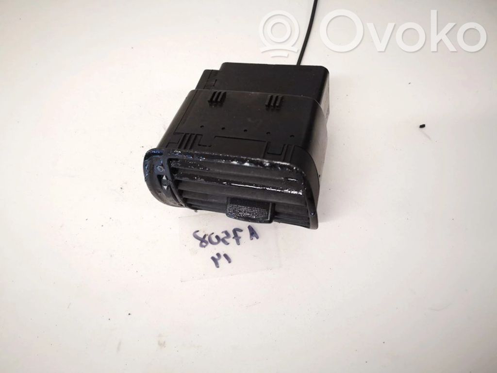 Grilă ventilație centrală   8L0820901,8L0820901