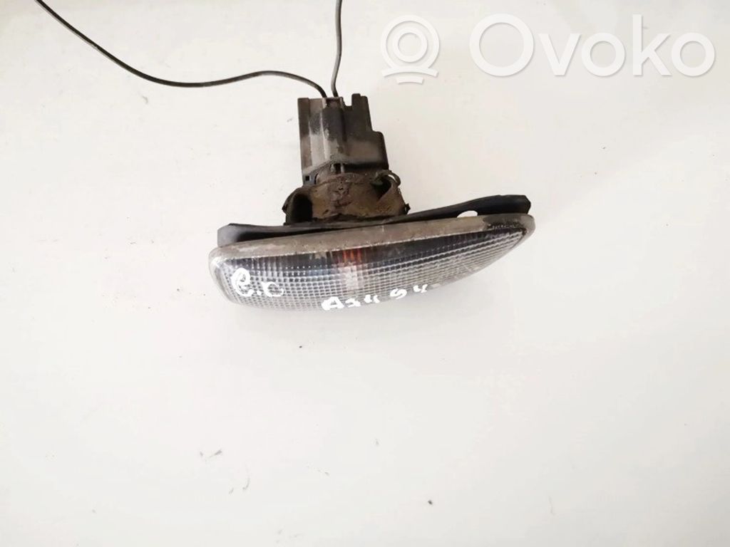 Chrysler Pacifica Kierunkowskaz błotnika przedniego 