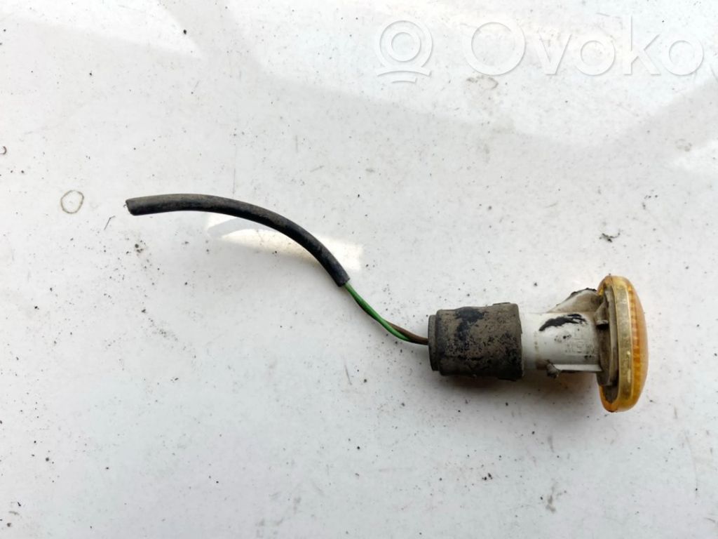 Audi A4 S4 B5 8D Feu clignotant répétiteur d'aile avant 
