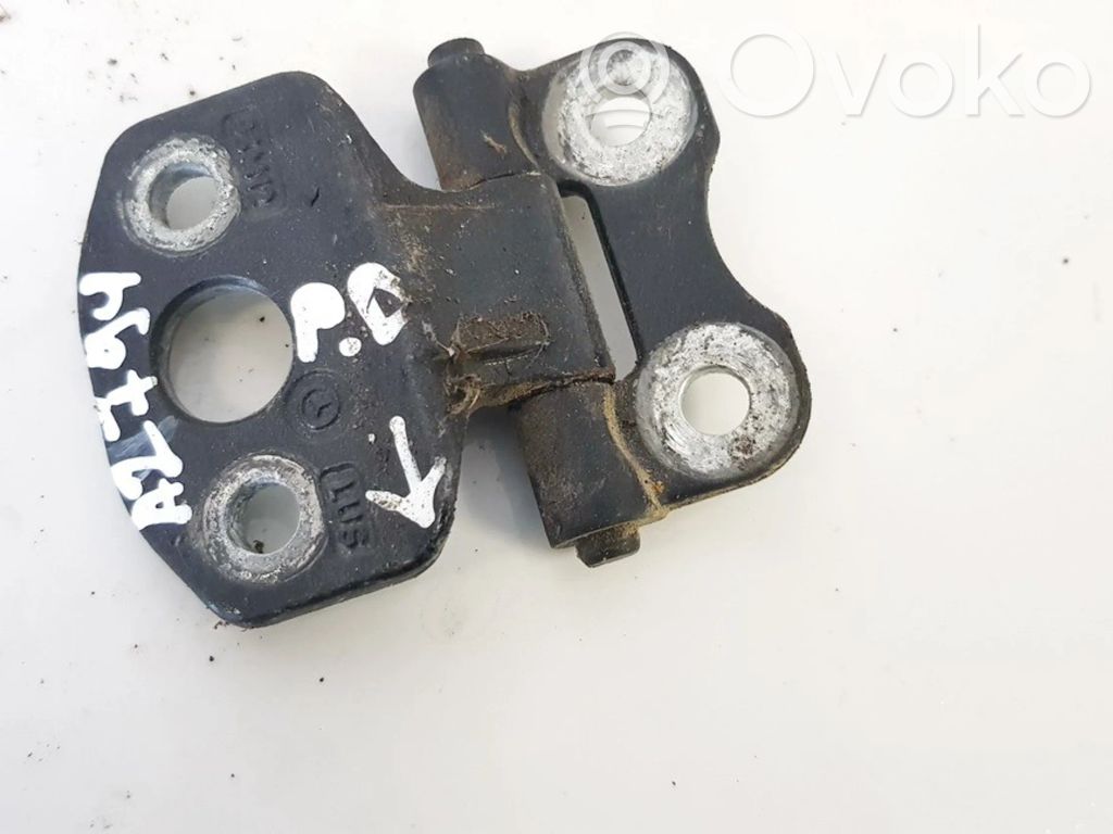 Front door upper hinge   94M12,94M12